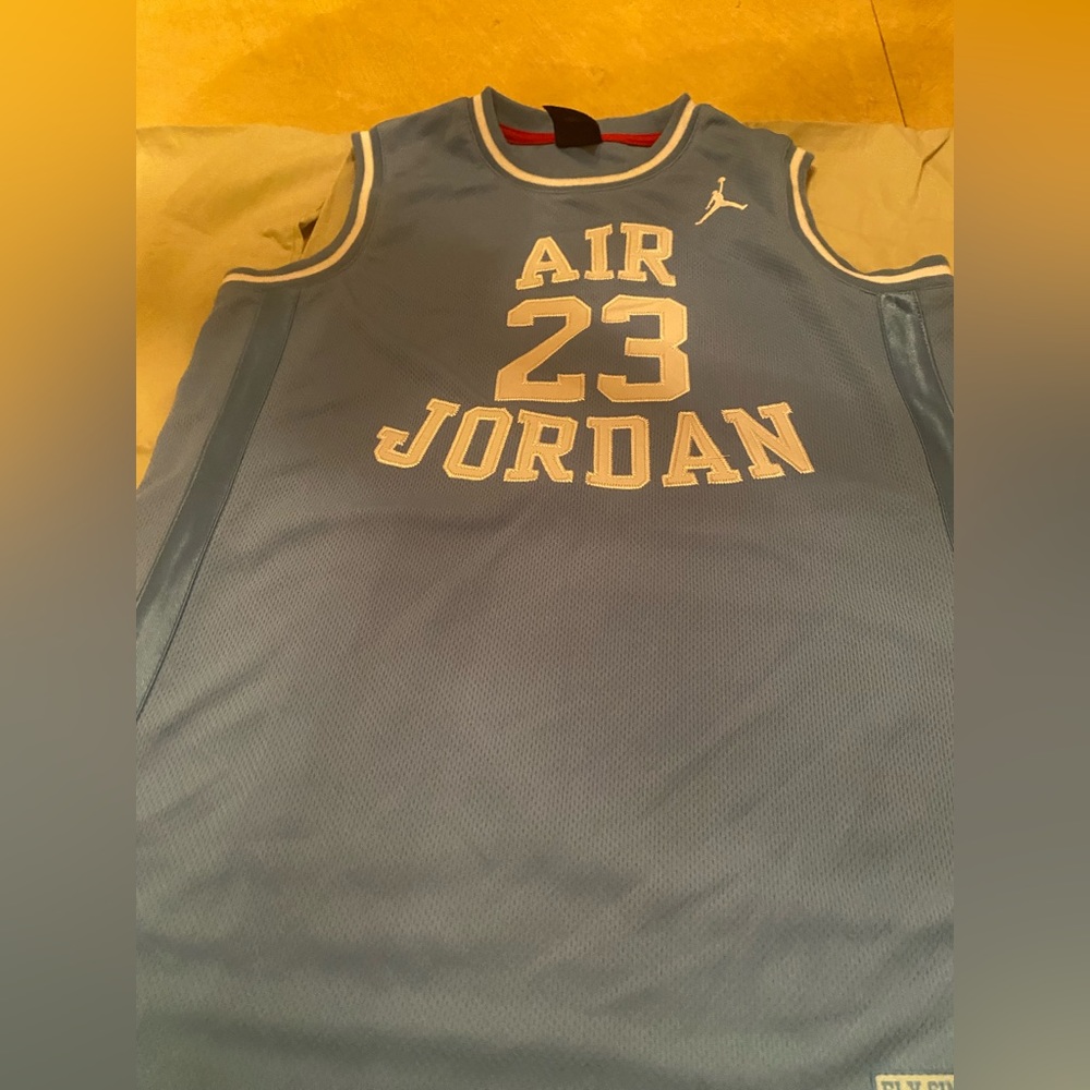 Air Jordan Jersey NWOT sz Boy XL
158-170 cm 13-15yrs